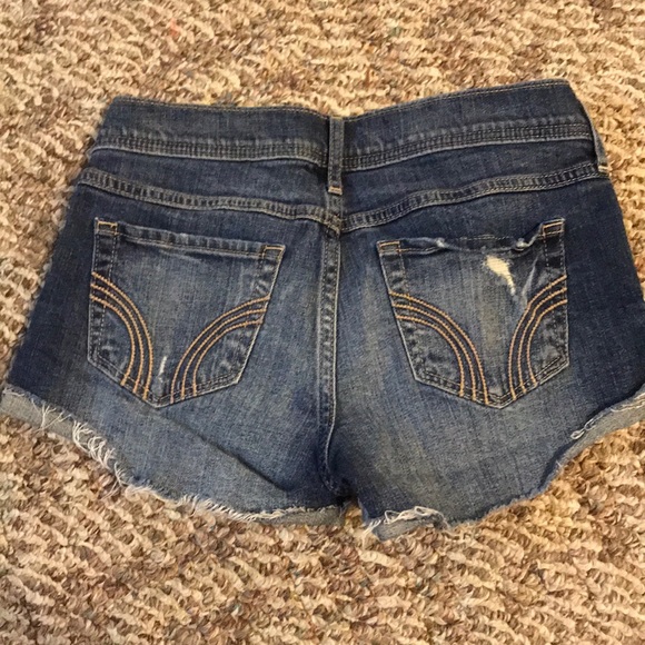 Hollister Distressed Medium Wash Denim Shorts - Picture 2 of 3